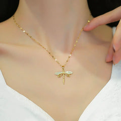 Collar con libélula